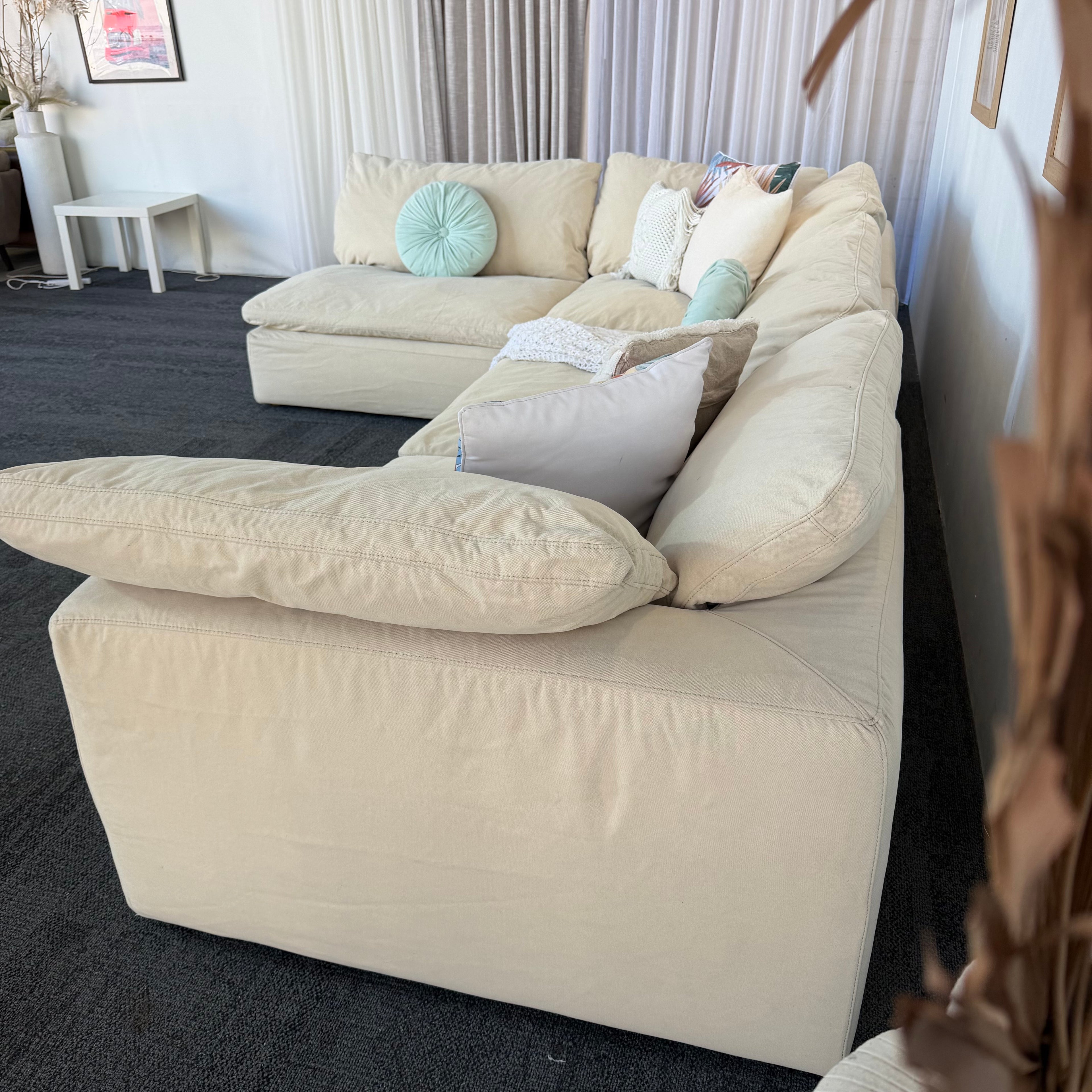 Harvey Norman – 4 Piece Modular Cloud Couch